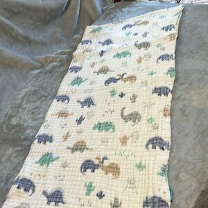 küb thick muslin dinosaur swaddle blanket